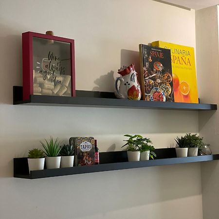A Space That Feels Like Home With Private Parking Malaga Exterior photo