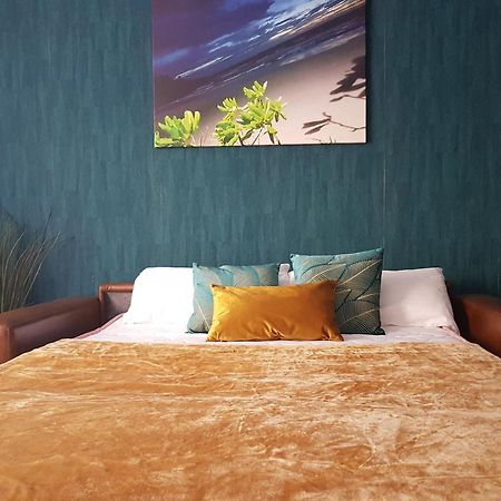 A Space That Feels Like Home With Private Parking Malaga Exterior photo
