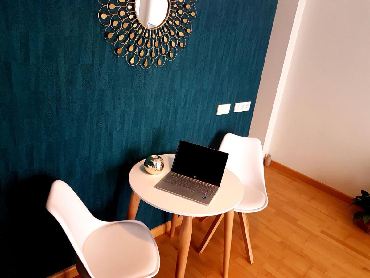 A Space That Feels Like Home With Private Parking Malaga Exterior photo